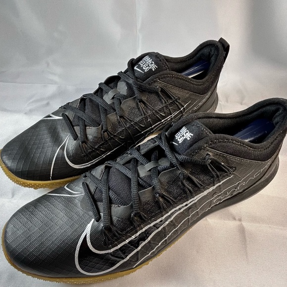Nike Black and White Sneakers - Picture 1 of 11